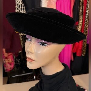 Vintage 1950s Black Velvet Structured Hat